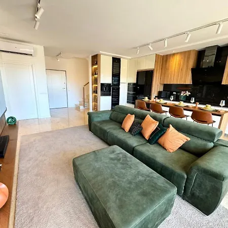 Luxurious Penthouse With Pool Close To The بورتيماو