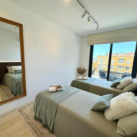 Luxurious Penthouse With Pool Close To The بورتيماو