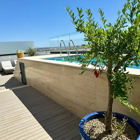 Luxurious Penthouse With Pool Close To The 포티마오