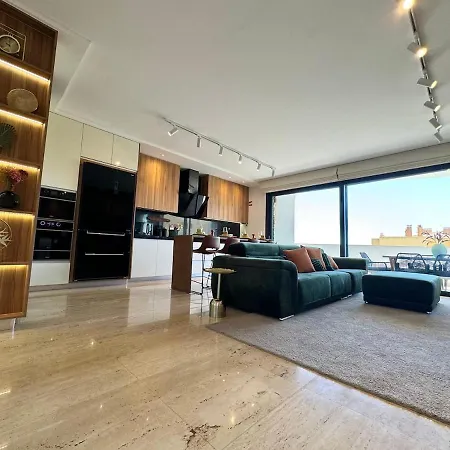 아파트 Luxurious Penthouse With Pool Close To The *
