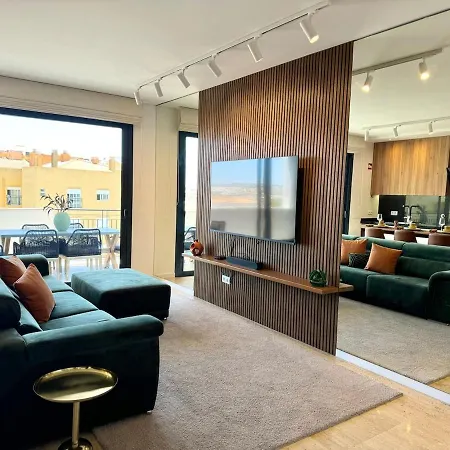 Luxurious Penthouse With Pool Close To The 포티마오
