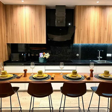 Luxurious Penthouse With Pool Close To The بورتيماو