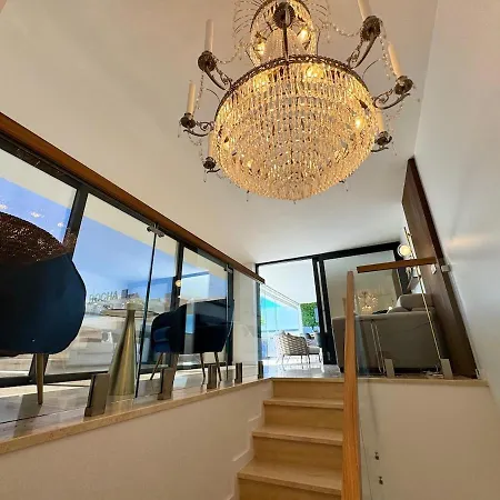 Luxurious Penthouse With Pool Close To The * 포티마오